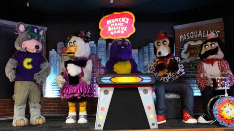 Chuck E Cheese Is Cutting Their Animatronic Band From Their Restaurants