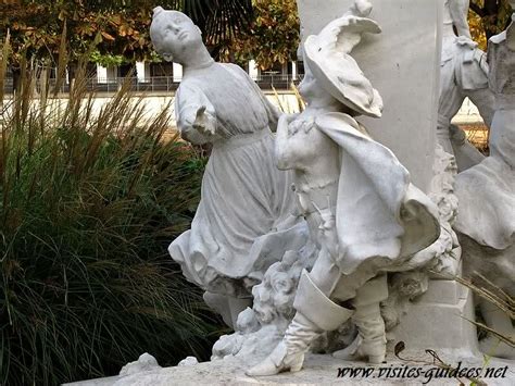 Jardin Des Tuileries Monument à Charles Perrault Et Au Chat Botté
