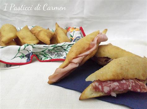 Lo gnocco fritto è l'antipasto romagnolo per eccellenza, insostituibile accompagnamento per ricchi taglieri di salumi e formaggi. Gnocco fritto - ricetta semplice | I Pasticci di Carmen