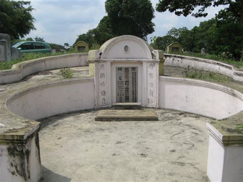 Remembering ancestors in hawai'i, in chinese american death rituals (2005), pp. cavingliz non-cave albums: Yap Ah Loy in Kwong Tong cemetery