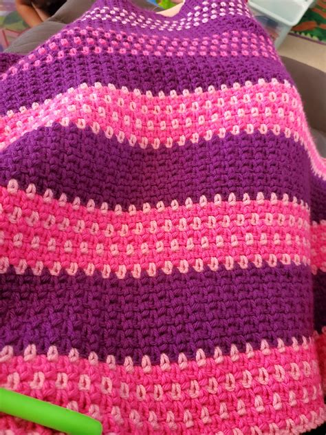 Making This Pink And Purple Moss Stitch Blanket For My 3 Yo 💜💗 Rcrochet