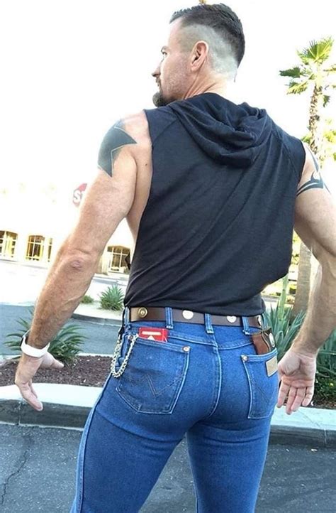 Толстый парень в джинсах фото