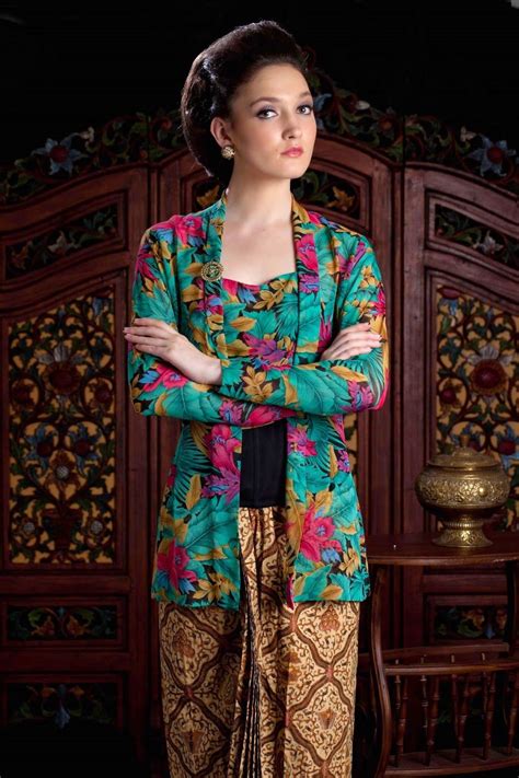 Foto Model Kebaya Kutubaru Hijau Trend Kebaya Klasik Terbaru Kebaya Batik Kain