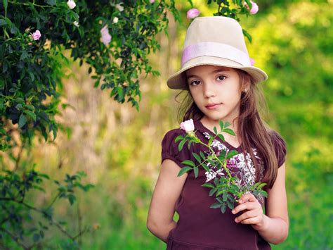 Cute Girl With Flower Hd High Definition Wallpaper ~ Amazing World Gallery