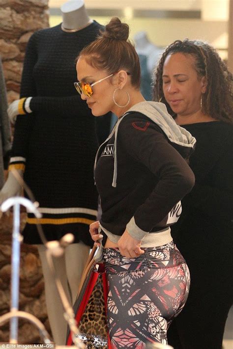 Jennifer Lopez Shows Of Her Iconic Bottom In Tight Leggings Fashion