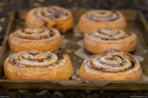 *nutrition information is a rough estimate calculated without frosting. Cinnamon Rolls with Cinnamon Brown Sugar Filling and Cream ...