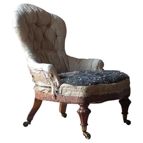 Italian 19th Century Renaissance Style Dante Walnut Armchair For Sale