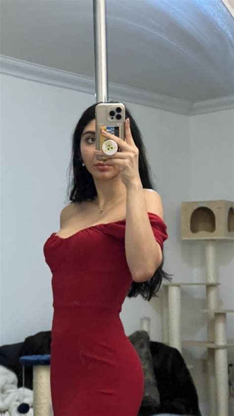 Nri Desi Posh Girl Sucking Huge Bbc Hookup And Showing Her Perfect Body Via Snapchat Video