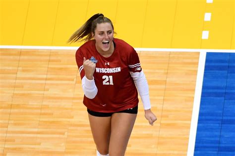 Wisconsin Badgers Volleyball Uw Holds Off Feisty Indiana Team To Sweep Again Bucky S Th