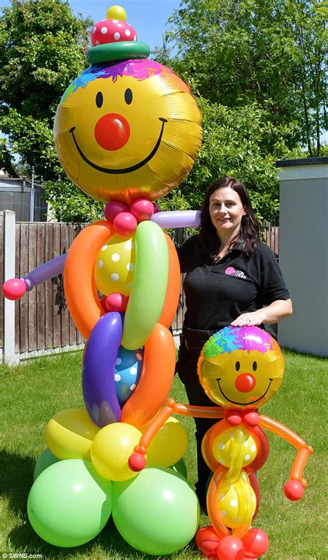 Lucy Hennessy Gives Up City Career To Create Balloon Art Daily Mail