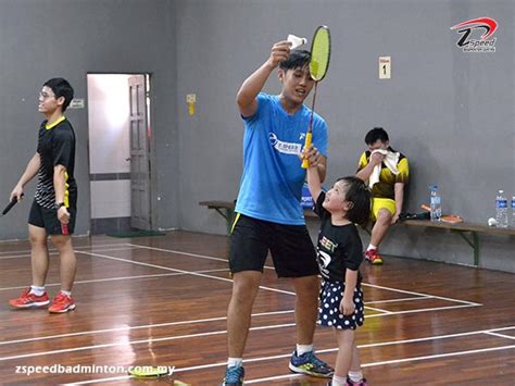 The net divides the court into two halves. Junior Group (PJ 1) - Z Speed Badminton Centre