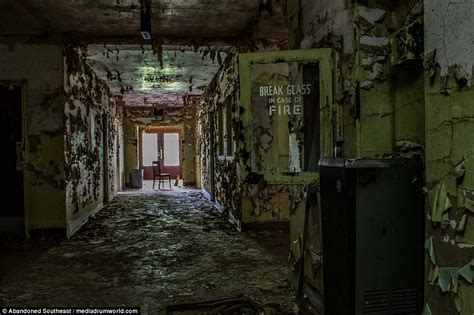 Chilling Images Show Abandoned Tennessee Asylum Daily Mail Online