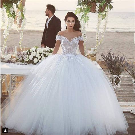 2021 Spring Ball Gown Vintage Wedding Gown Off Shouler Lace Applique