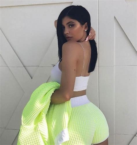 Kylie Jenner Flaunts TINY Waist And Impossible Curves In Racy