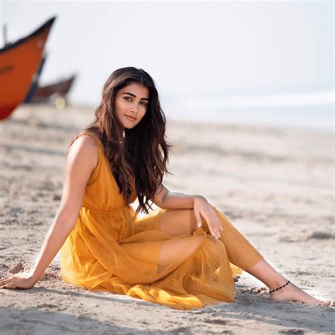 Actress Pooja Hegde Latest Beach Still Social News Xyz