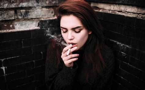 Download Wallpaper 1280x800 Brown Hair Girl Smokes Cigarette Hd