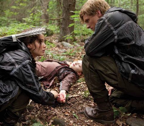 How Katniss And Peetas Relationship In The Hunger Games Defies Gender