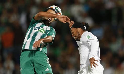 ^ hulk reforça o ataque atleticano hulk reinforces atlético's forward line. Imagens de Atlético-MG 1 x 3 Raja Casablanca - Jornal O Globo