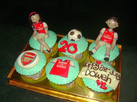 Maybe you would like to learn more about one of these? CUPCAKE COKLAT 3D UNTUK ULANG TAHUN FANS ARSENAL