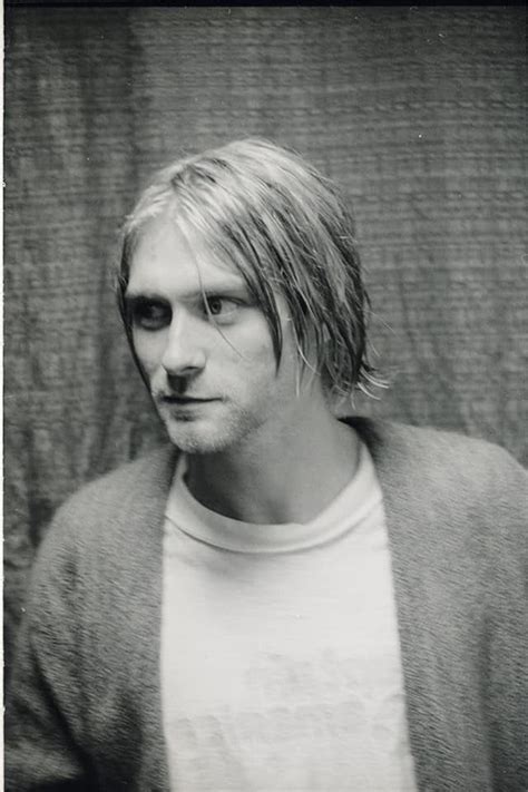 Pin By Melissa Kaizer De Souza On Kurt Cobain Nirvana Kurt Cobain Short Hair Donald Cobain