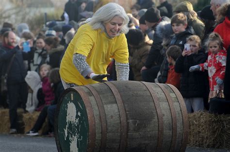 16 Pictures That Show Why The Barrel Race Is So Great Cambridgeshire Live