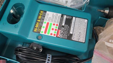 Makita T 6228d Cordless Drill Batteries Charger Case