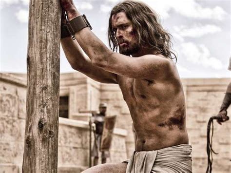 Jim Caviezel As Jesus Flogged In Song Of God Hijodedios Hearst