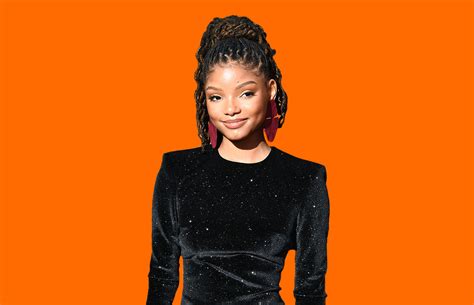 She is best known for being one half of the duo chloe x halle with her older sister chloe bailey, signed to beyoncé's record label parkwood entertainment. Halle Bailey reaparece tras las críticas por su papel en ...