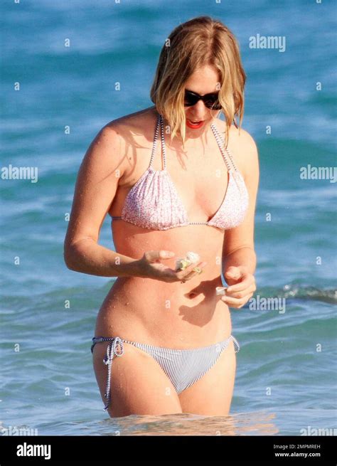Chloe Sevigny Who Wore A Bandage On Her Finger Shows Off Her Toned