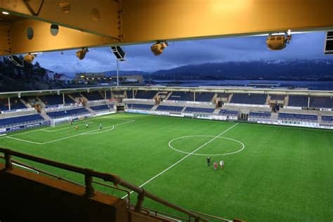 La tippeligaen 2005 vide il successo finale del vålerenga, che arrivò al primo posto finale in classifica e vinse per la quinta volta nella sua storia il campionato norvegese. Color Line Stadion - Wikipedia