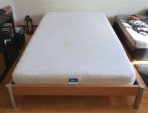 Außer matratzen, ist ein weiterer wichtiger bestandteil für gesundes schlafen ein bequemes kopfkissen. Bett, Lattenrost und Matratze 140 x 200 | Kaufen auf Ricardo
