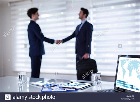 Vereinbarung Zur Wirtschaftlichen Zusammenarbeit In Office Handshake