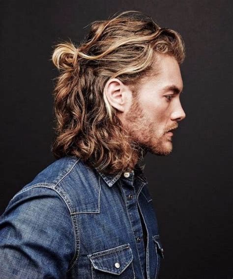 45 Suave Hairstyles For Men With Wavy Hair To Try Out