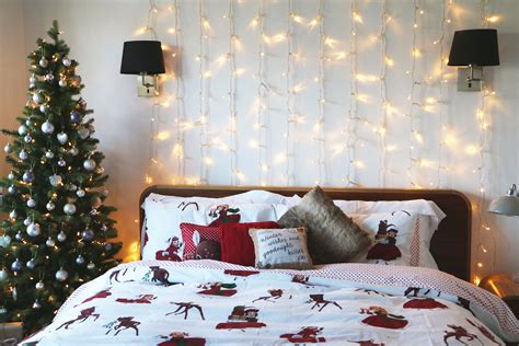 Pin By Helen Gottlob On Interiors Christmas Decorations Bedroom