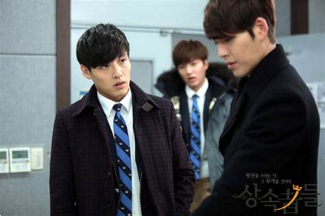 The Heirs Showing The Three Men Of The Drama Trying To Figure Out A Way To Find Cha Eun Sang
