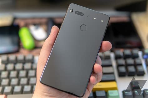 Essential Phone Re Review Good Software Isnt Good Enough For Most Of Us