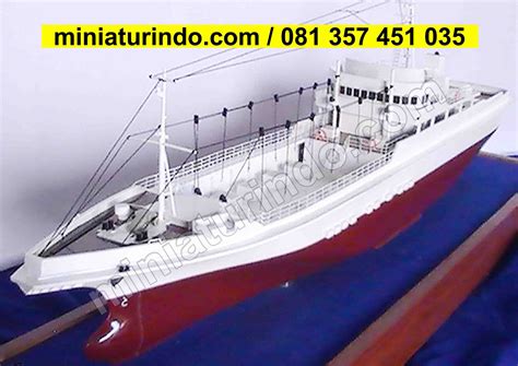 Kapal selam adalah kapal yang bergerak di bawah permukaan air, umumnya digunakan untuk tujuan dan kepentingan militer. Sketsa Gambar Kapal Titanic | Sobsketsa