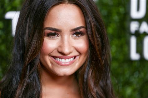 Bh I Dont Need Introduction Demi Lovato Flaunts Cleavage In Sexy Selfie On Instagram