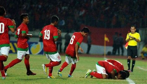 Namun demikian, bila ketika melakukan sujud. Sujud syukur dan sujud tilawah - Mapel MTs agama