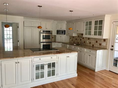 Choosing the right painting contractor ensures the quality of work and improves the lifespan of your refinished cabinets. Kitchen Cabinet Painting | Need a kitchen cabinet makeover ...