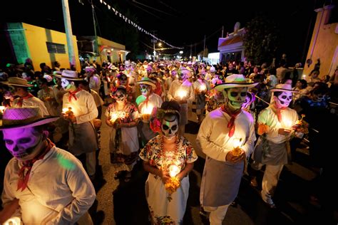 Day Of Dead In Mexico How To Celebrate This Year Mexico Day Of The