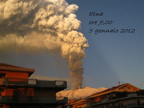 Il vulcano siciliano, il più grande vulcano attivo d'europa, festeggia l'arrivo del nuovo anno con una eruzione analoga alle 18 che si sono susseguite nel corso del 2011. 150 ANNI INSIEME in Italia, in Europa, nel mondo: Etna in ...
