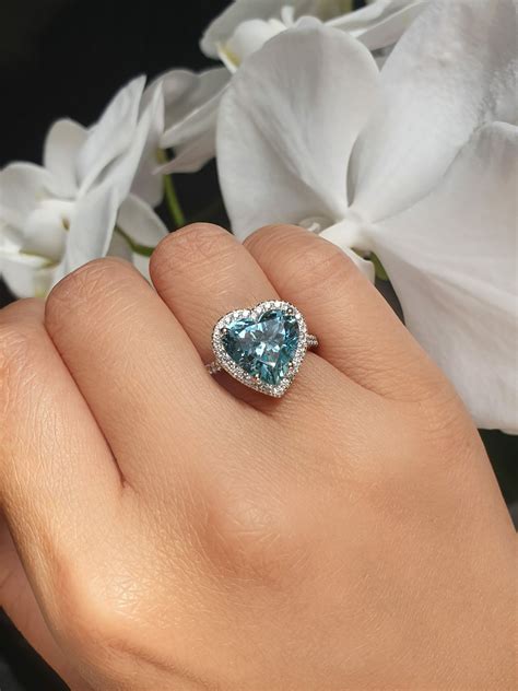 18ct White Gold 520ct Heart Shaped Aquamarine And Diamond Ring
