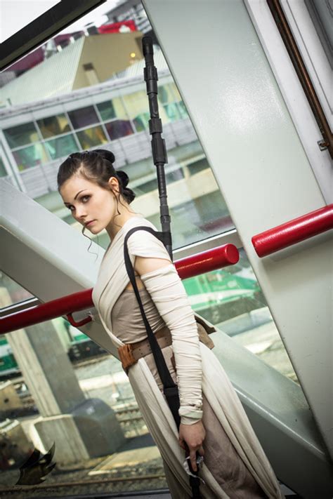 rey from star wars the force awakens cosplay