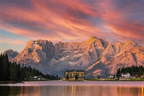 Premium Photo Beautiful Sunrise At Misurina Lake In Italian Dolomites