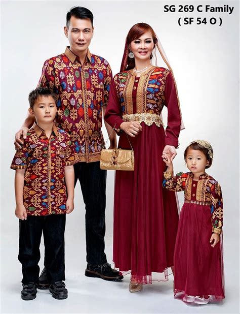 Choose from 30+ muslim couple graphic resources and download in the form of png, eps, ai or psd. Jual Batik Keluarga,Batik Family,Baju Batik Sarimbit,Baju ...