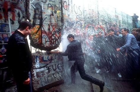 Dismantling Of The Berlin Wall In 1989 Fall Of Berlin Wall Berlin