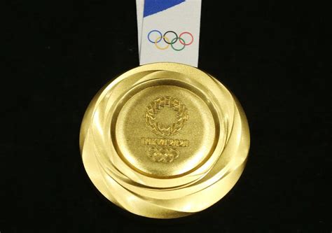 Während die weltgesundheitsorganisation vor einer weiteren pandemiewelle. Atleten krijgen op Olympische Spelen medailles gemaakt uit ...