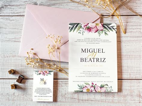 Invitaciones De Boda Con Flores Rosas Sobre Nude Sencilla Y Elegante