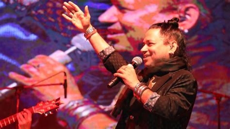 Kailash Kher Attacked During Concert Bottle Thrown At Him Over Demand For Kannada Song At Hampi